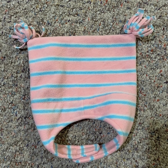 Girls fleece winter hat w/ fringe balls - Picture 3 of 6